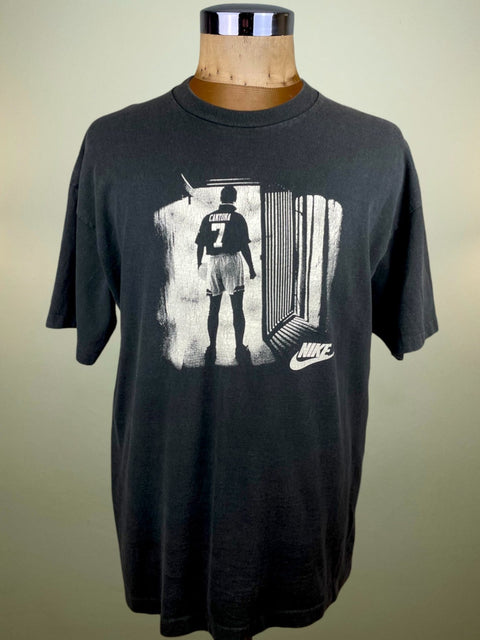 T-Shirt • 1995 • Premier League • Manchester United • Eric Cantona Official Nike T-Shirt