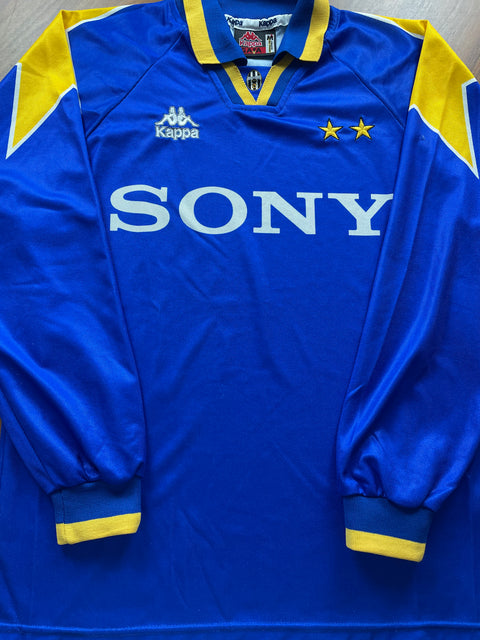 Store Shirt • Juventus • 1996 • Kappa • Away • Size M