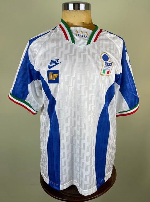 Player Issue Training • Italia • 1996 • Nike Training Top