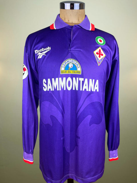 Purple Fiorentina 1996-97 Home jersey with Sammontana sponsor and made by Reebok on a mannequin against a gray background