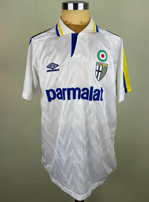 Match worn White Faustino Asprilla short sleeve Parma home shirt from the 1992-93 season, with Parmalat sponsor in blue flock. Made by Umbro.