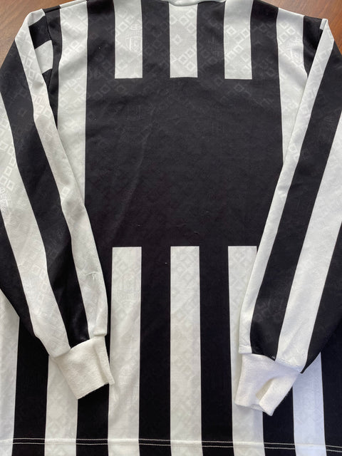 Store Shirt • Juventus • 1989 • Kappa • Home • Size XL • Signed by Roberto Baggio 