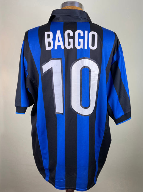Roberto Baggio's short sleeve match worn 1998-98 home shirt with number 10 in light plastic on the back.