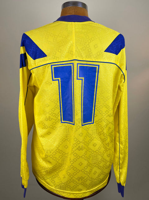 Fabrizio Ravanelli's long-sleeved 93-94 Juventus Away jersey featuring a yellow base with the number 11 painted in blue on the back.