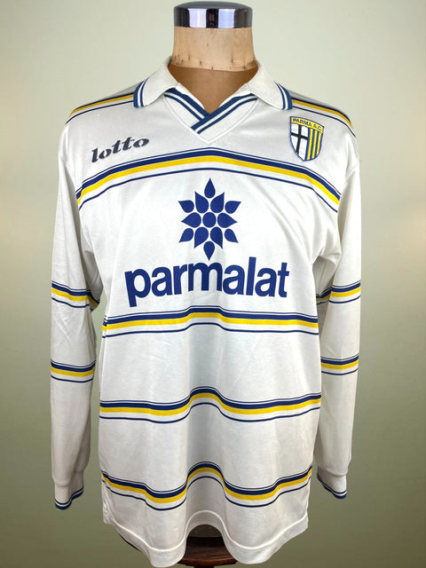 Match worn white Gianluigi Buffon Parma goalkeeper shirt from the 1998-99 season, in long sleeve with Parmalat sponsor across the chest in the fabric of the shirt. Made by Lotto.