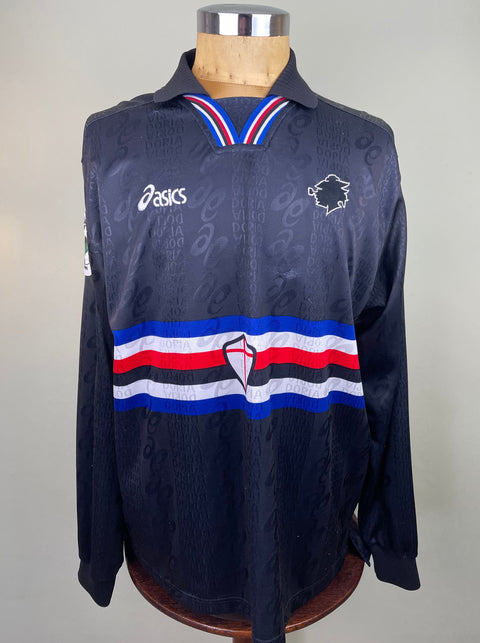 Black Sampdoria 1996/97 third shirt, long sleeves, no sponsor across the chest, Asics logo. Match-worn by Juan Sebastian Veron. 
