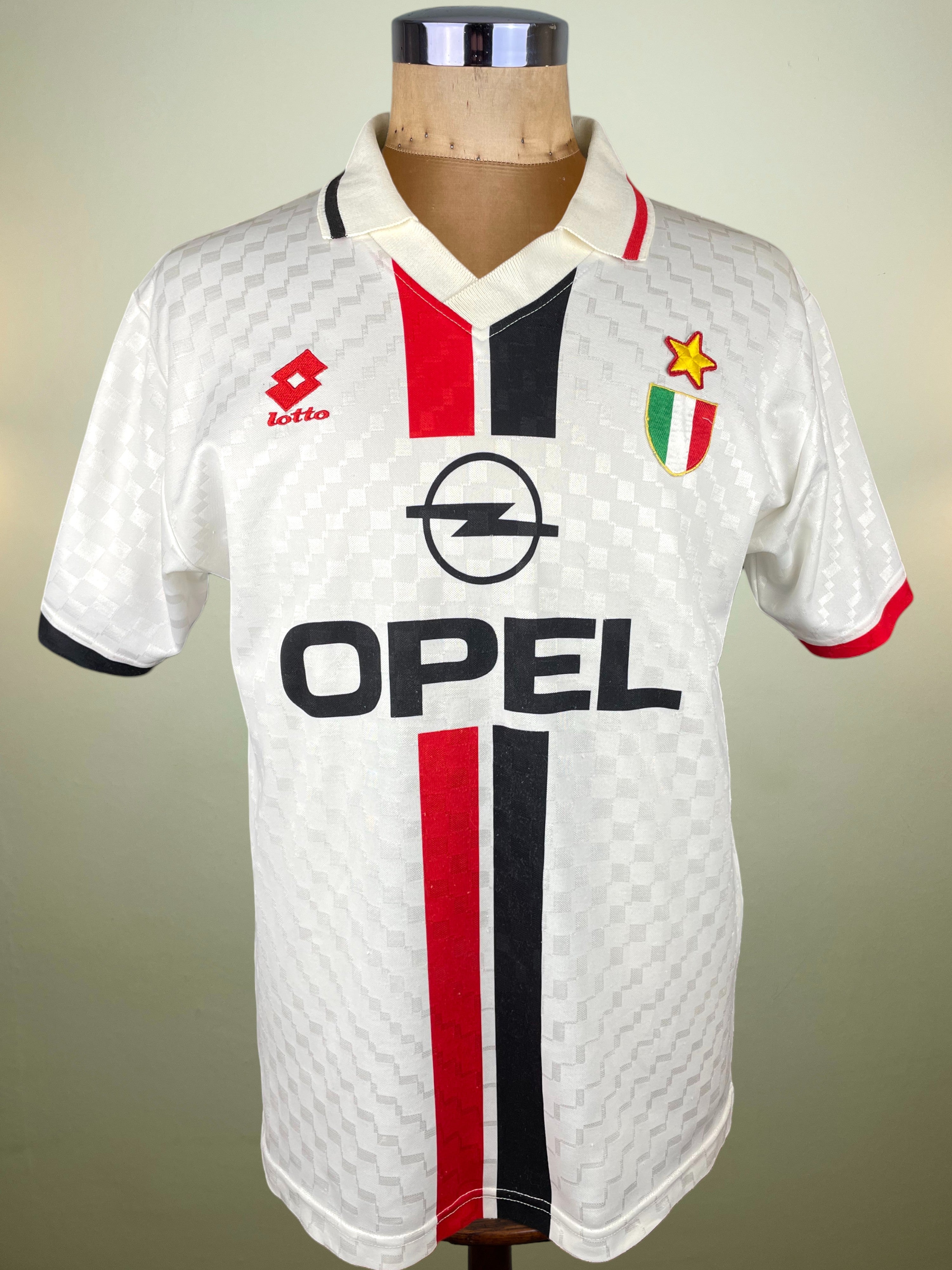 Lotto　1996〜1998 ACミラン　AWAY　ユニフォーム AC Milan 1997/98 Home – Store Shirt – Paolo Maldini – Lotto