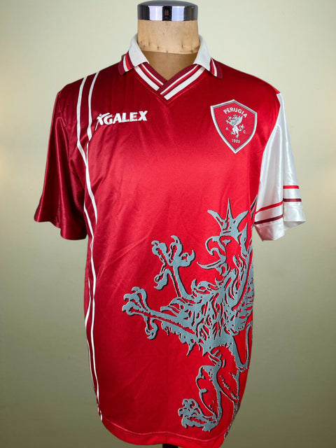 Red Perugia 1998-99 jersey with white accents on a mannequin against a beige background