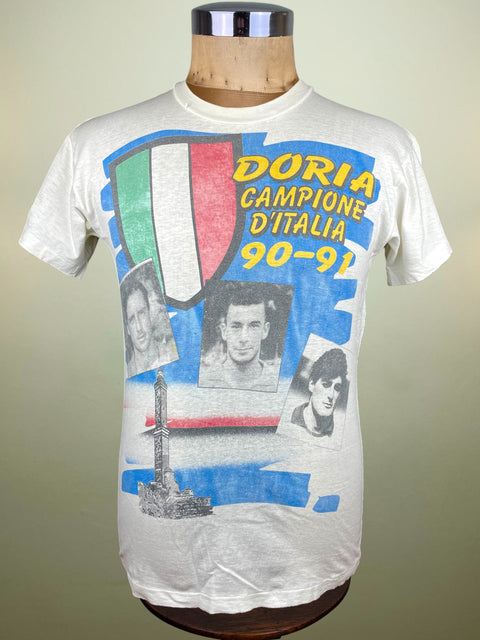 Vintage t-shirt with Italian flag and text on a mannequin against a plain background